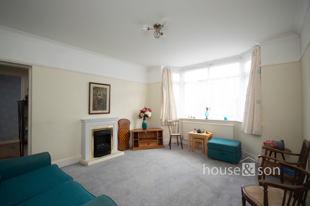 Lot: 126 - FLAT FOR IMPROVEMENT WITH PARKING TO REAR AND GARDEN - Living room with bay window